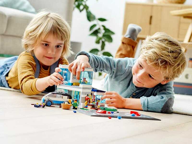 Конструктор LEGO City Современный дом для семьи 60291 фото
