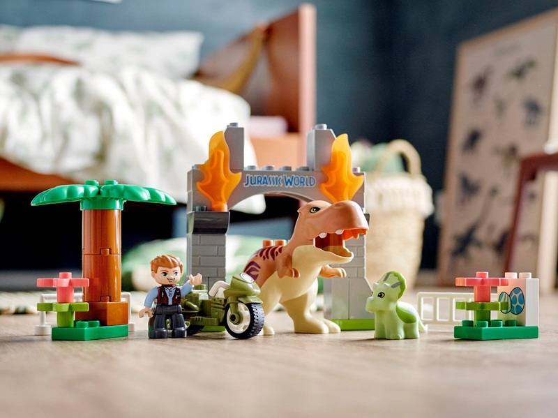 Конструктор LEGO DUPLO Втеча динозаврів: тиранозавр і трицератопс 10939 фото