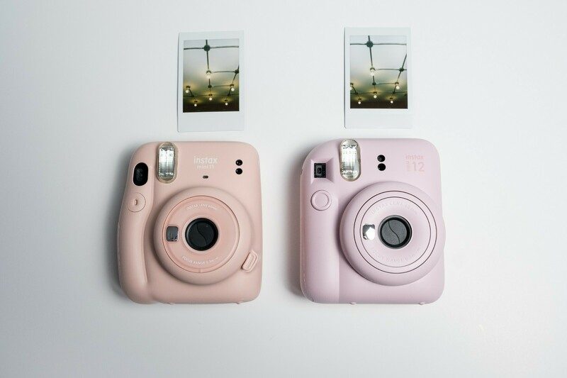 Фотокамера моментальной печати Fujifilm INSTAX MINI 12 (Pink) фото