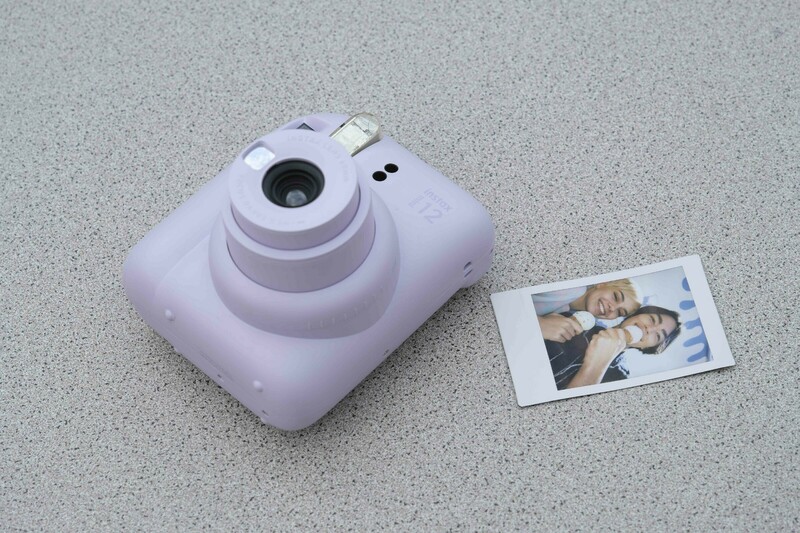 Фотокамера миттєвого друку Fujifilm INSTAX MINI 12 (Purple) фото