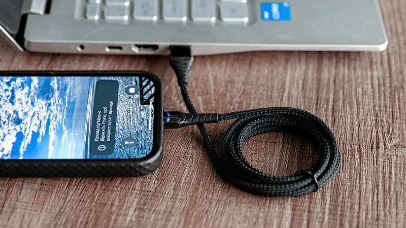 Кабель USB - Lightning Q.Energy 1.2m LED (Black) фото