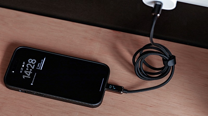 Кабель USB-C to Lightning Q.Energy 1m Digital LED display 30W (Black) фото