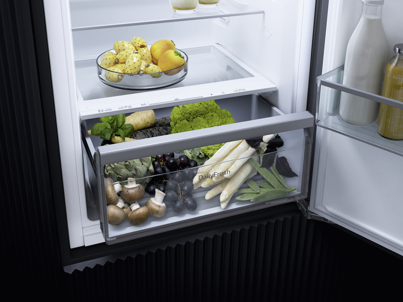 Вбудований холодильник Miele K 7733 E фото