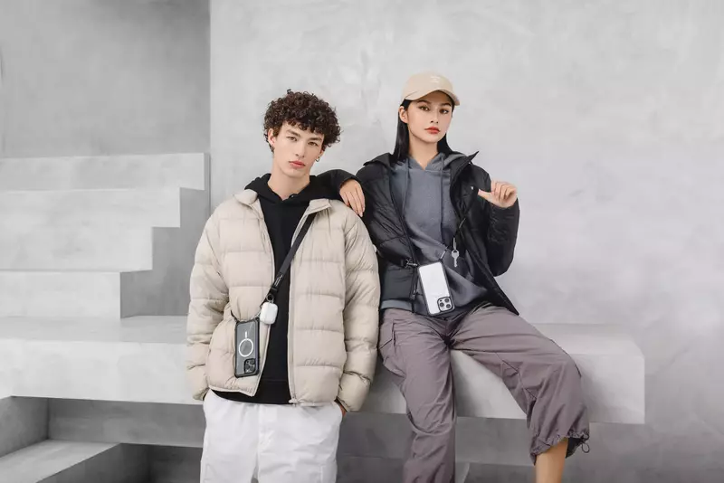 Чохол для iPhone 15 Pro SwitchEasy Odyssey + Strap Black (MPH56P176EC23) - фото - №7