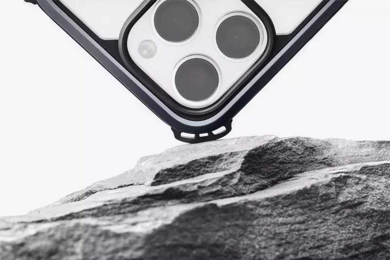 Чохол для iPhone 15 Pro SwitchEasy Odyssey + Strap Black (MPH56P176EC23) - фото - №5