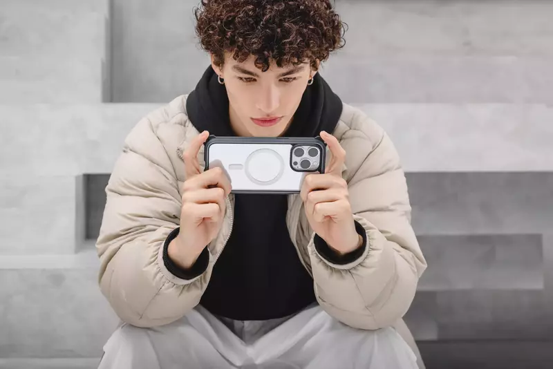 Чохол для iPhone 15 Pro Max SwitchEasy Odyssey + Strap Black (MPH57P176EA23) - фото - №5