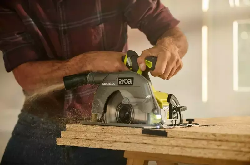 Пила дисковая аккумуляторная Ryobi ONE+ R18CS7-0, 184мм, 18V без АКБ и ЗУ фото