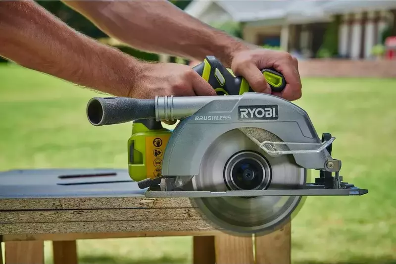 Пила дисковая аккумуляторная Ryobi ONE+ R18CS7-0, 184мм, 18V без АКБ и ЗУ фото