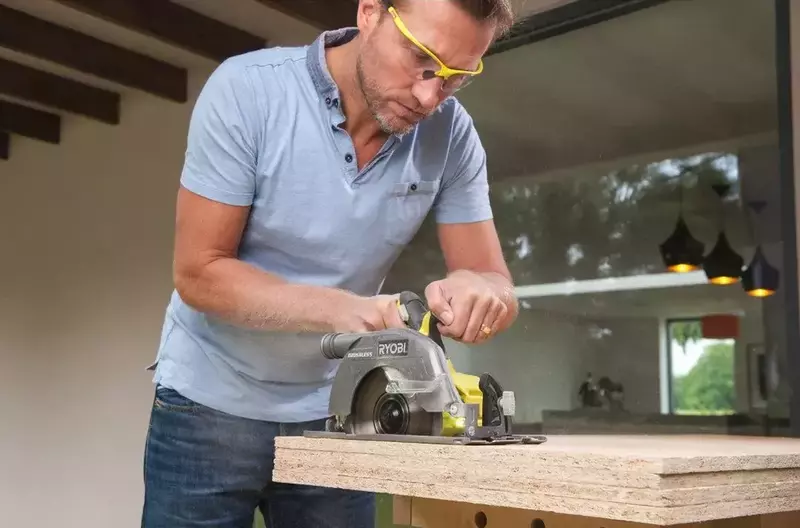 Пила дисковая аккумуляторная Ryobi ONE+ R18CS7-0, 184мм, 18V без АКБ и ЗУ фото
