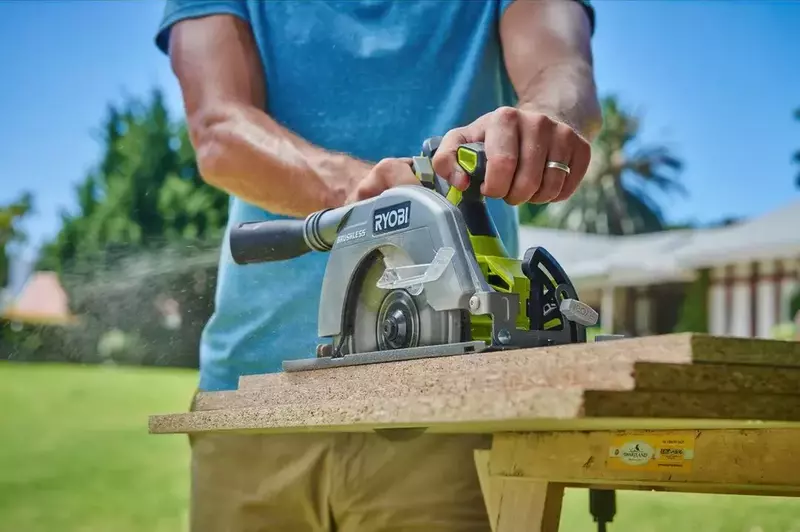 Пила дисковая аккумуляторная Ryobi ONE+ R18CS7-0, 184мм, 18V без АКБ и ЗУ фото
