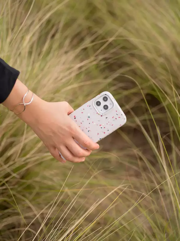 Чохол UNIQ COEHL IPHONE 13 PRO TERRAZZO NATURAL WHITE (UNIQ-IP6.1PHYB(2021)-TEZWHT) - фото - №6