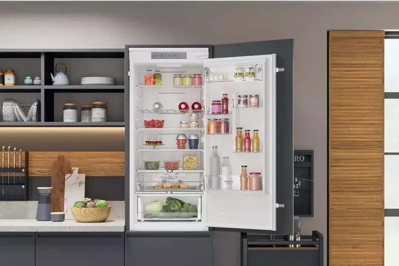 Холодильник вбудований Hotpoint-Ariston HAC20T321 фото