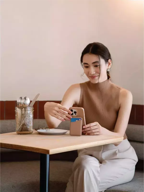 Чохол-гаманець UNIQ COEHL ESME MAGNETIC CARDHOLDER & MIRROR DUSTY NUDE (DUSTY NUDE) фото