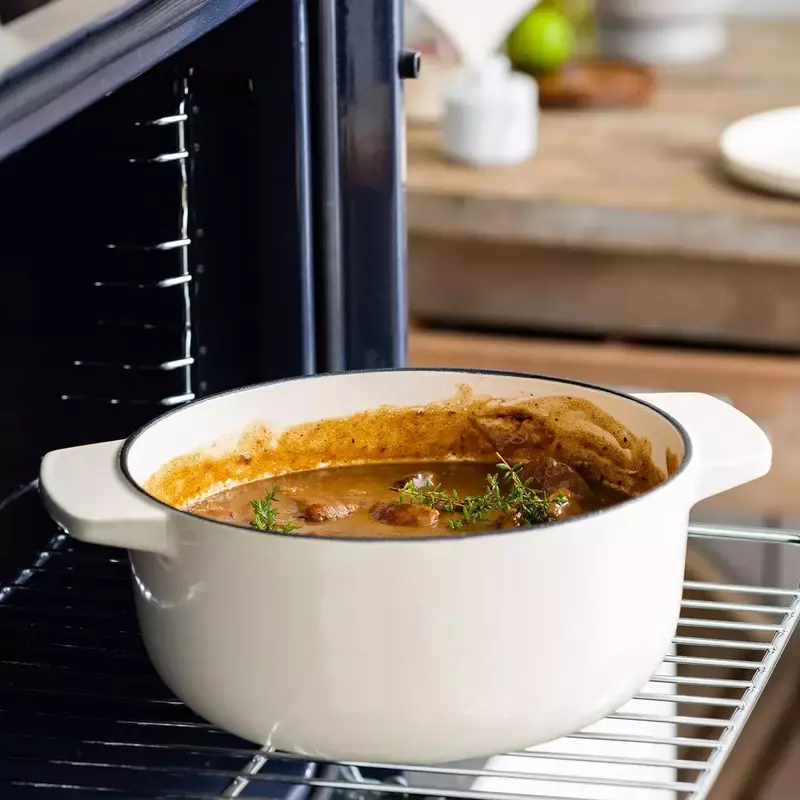 Каструля чавунна з кришкою KitchenAid, 26 см, 5,2 л, колір мигдальний крем (CC006059-001) - фото - №7