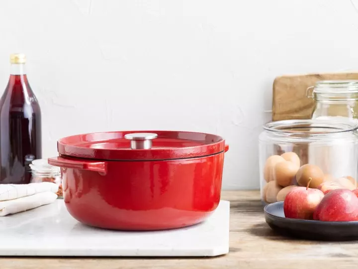 Каструля чавунна з кришкою KitchenAid, 26 см, 5,2 л, червона (CC006060-001) - фото - №4