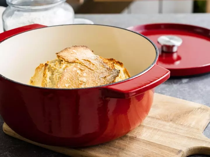 Каструля чавунна з кришкою KitchenAid, 26 см, 5,2 л, червона (CC006060-001) - фото - №5