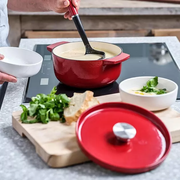 Каструля чавунна з кришкою KitchenAid, 26 см, 5,2 л, червона (CC006060-001) - фото - №7