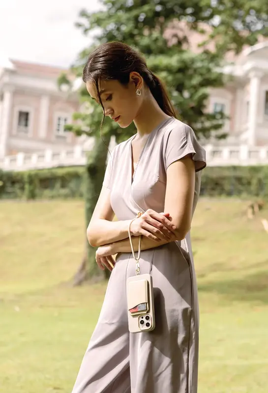 Чохол-гаманець UNIQ COEHL ESME MAGNETIC CARDHOLDER & MIRROR - CREAM (UNIQ-ESMEMCHM-CREAM) - фото - №5