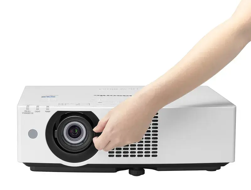 Проектор Panasonic PT-VMZ50 WUXGA - фото - №1