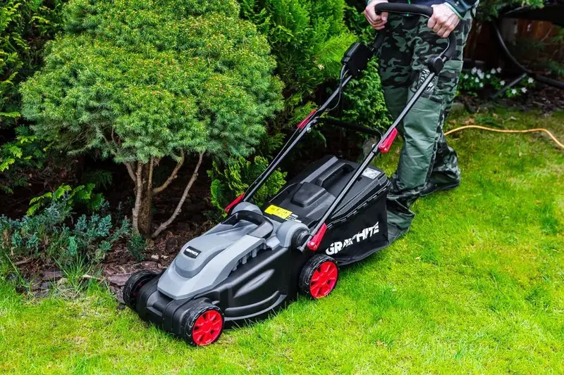 Газонокосарка електрична Graphite 2000Вт 43см 45л - фото - №7