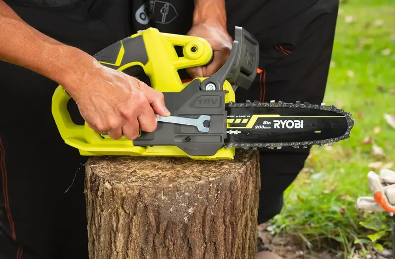 Пила ланцюгова акумуляторна Ryobi RY18CS20A-0 18V ONE+ шина 20см (без АКБ та ЗП) - фото - №3