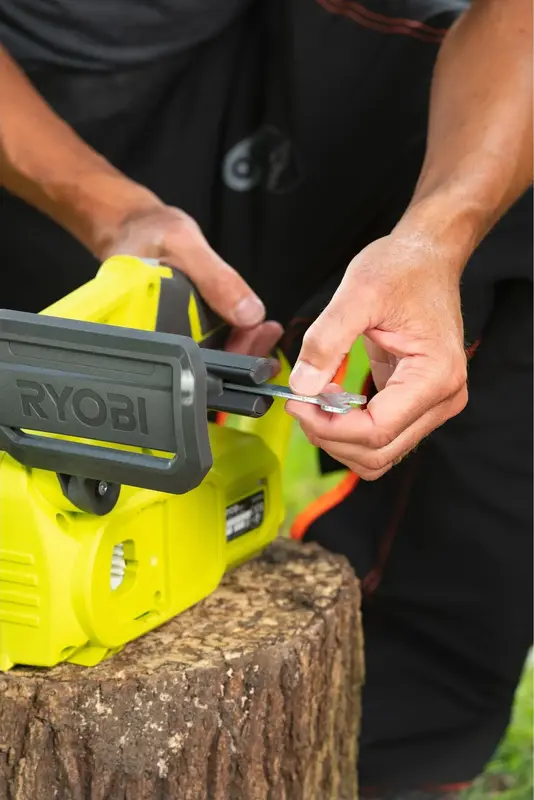 Пила ланцюгова акумуляторна Ryobi RY18CS20A-0 18V ONE+ шина 20см (без АКБ та ЗП) - фото - №7