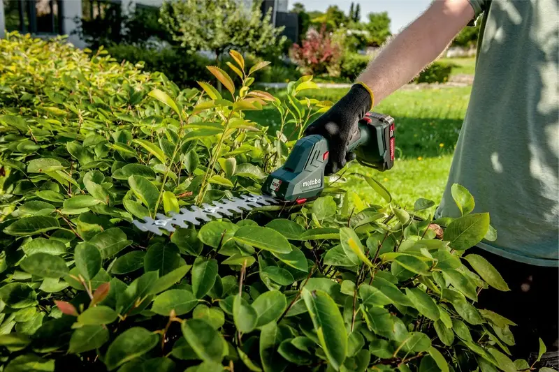 Ножиці для трави акумуляторні Metabo SGS 18 LTX Q 18V лезо 11.5 см + насадка (без АКБ та ЗП) фото