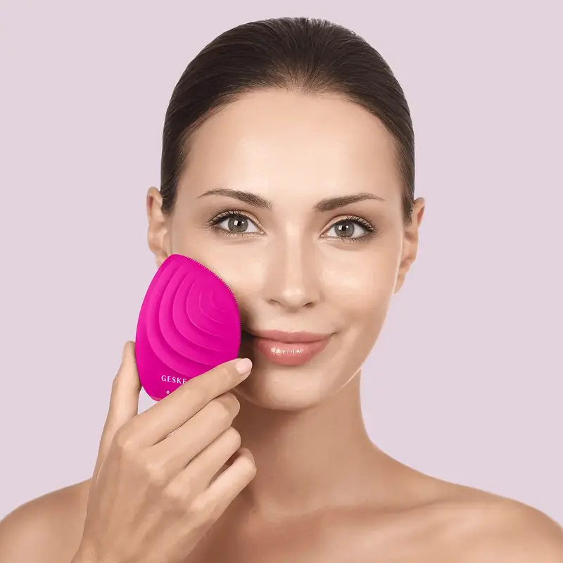 Електронна звукова щітка для обличчя GESKE Sonic Facial Brush 5 в 1 пурпурний фото