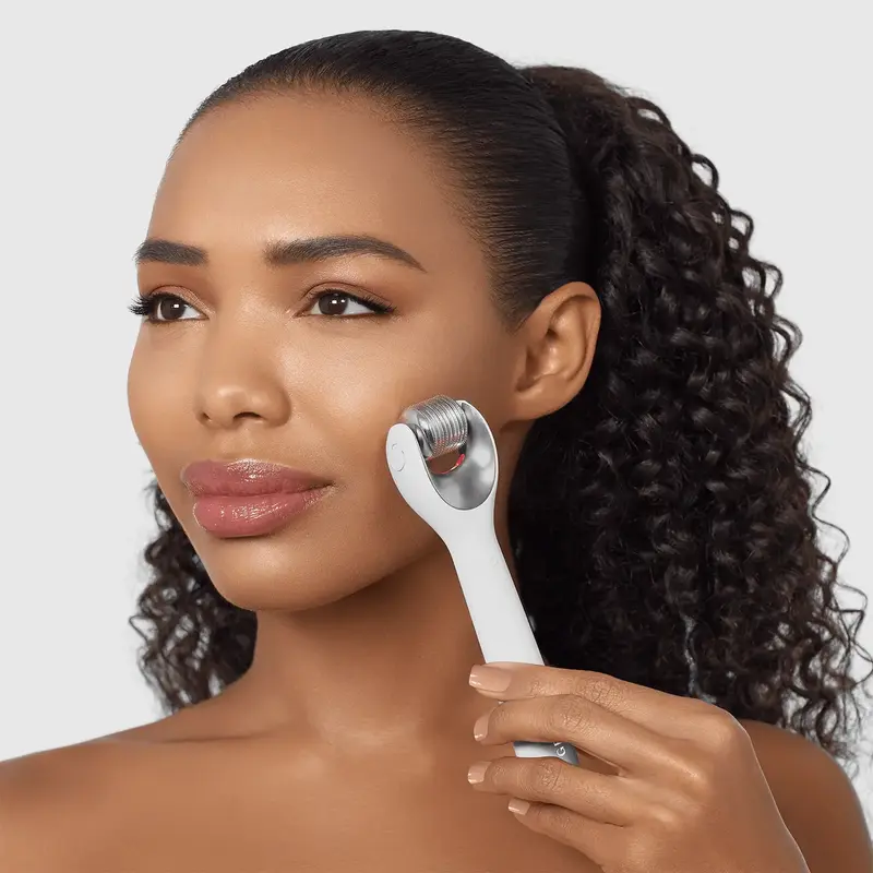 Електронний ролик для обличчя з мікроголками GESKE MicroNeedle Face Roller 9 в 1 білий - фото - №3