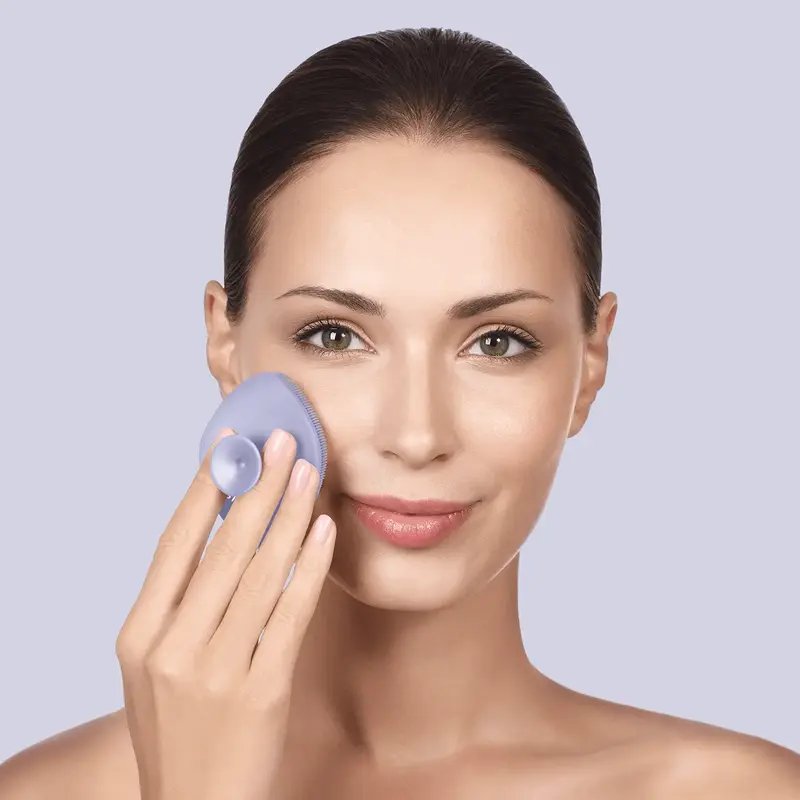 Щітка для обличчя Geske Facial Brush 4 в 1 фіолетова з тримачем фото