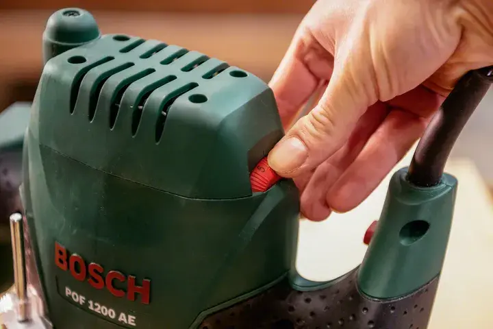 Фрезер Bosch POF 1200 AE 1200Вт - фото - №1