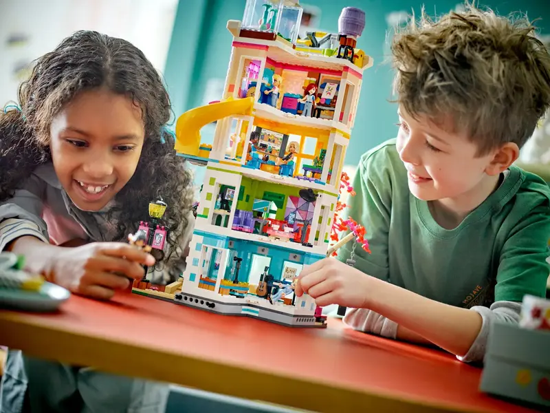Конструктор LEGO Friends Хартлейк-Сіті. Громадський центр фото