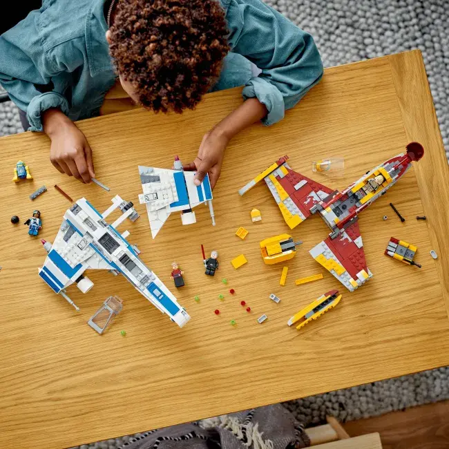 Конструктор LEGO Star Wars™ Винищувач Нової Республіки «E-Wing» проти Зоряного винищувача Шин Хаті - фото - №5