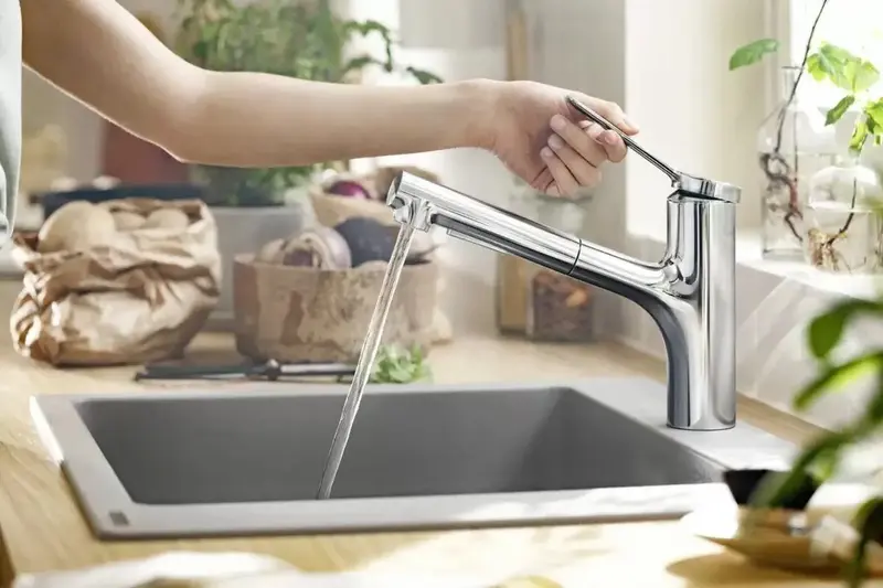 Смеситель для кухни Hansgrohe Zesis M33, длинн.излива - 261мм, вытяжной, KM150, хром (74800000) фото
