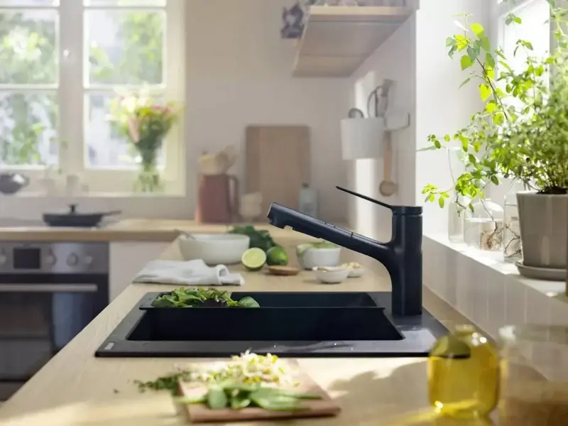 Смеситель для кухни Hansgrohe Zesis M33, длинн.излива - 219мм, вытяжной, KM150, черный (74800670) фото