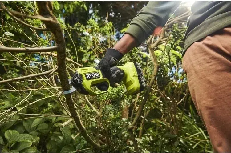 Секатор акумуляторний Ryobi ONE+ HP RY18SCXA-120T 18V АКБ 1х2Аг ЗП d різа 28мм фото