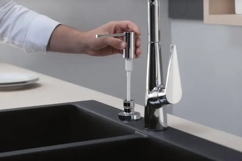 Дозатор для моющих средств Hansgrohe A51, 500мл, хром (40448000) - фото - №3