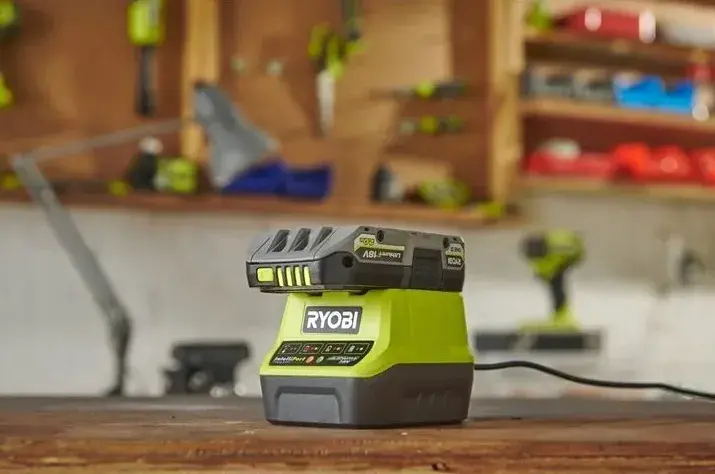 Зарядний пристрій Ryobi ONE+ RC18120 18V 2А - фото - №1