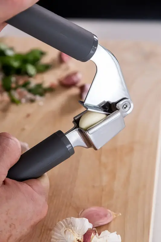 Пресс для чеснока KitchenAid Coreline, 19 см, серый (KAS132OHCGG) фото