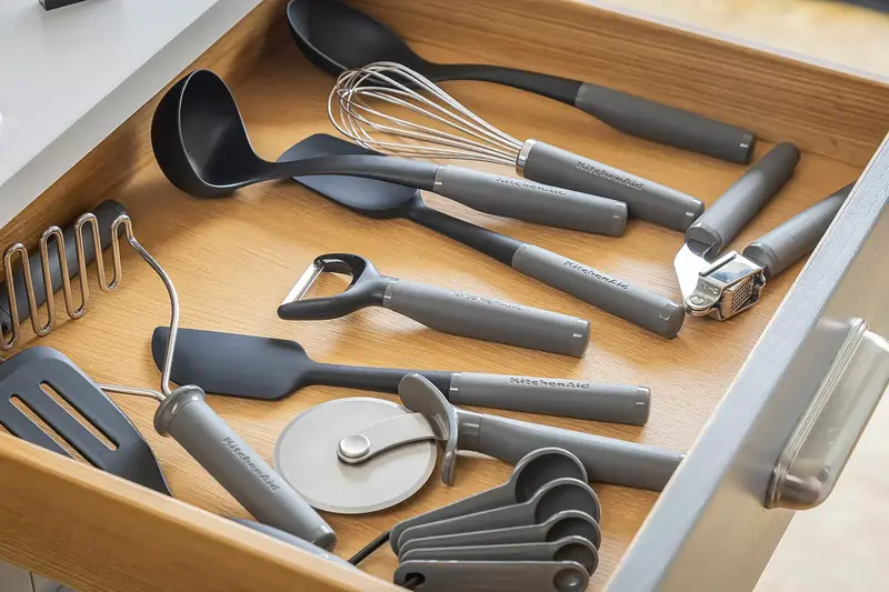 Картоплям'янка KitchenAid Coreline, 25,7 см, сірий (KAS008OHCGG) - фото - №4