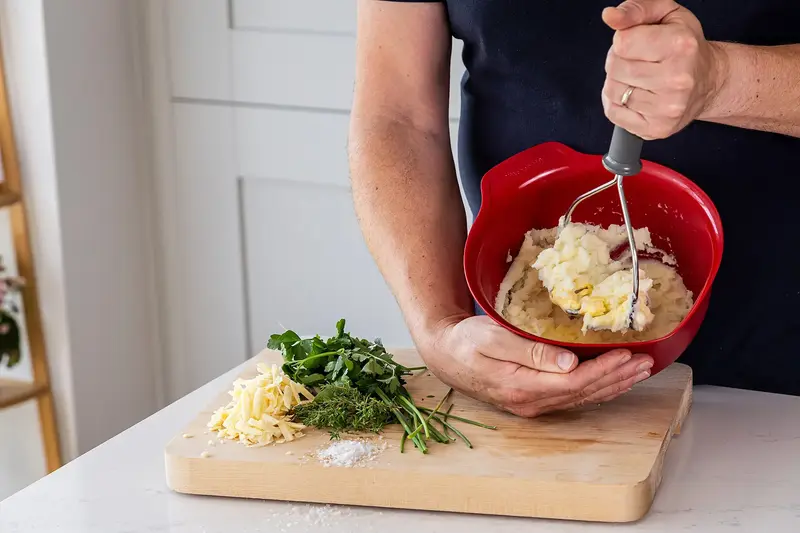 Картоплям'янка KitchenAid Coreline, 25,7 см, сірий (KAS008OHCGG) - фото - №5