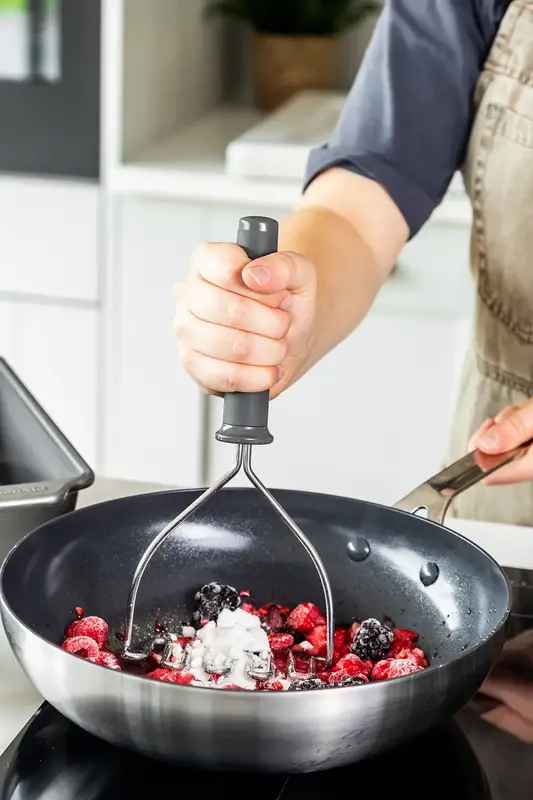 Картоплям'янка KitchenAid Coreline, 25,7 см, сірий (KAS008OHCGG) - фото - №7