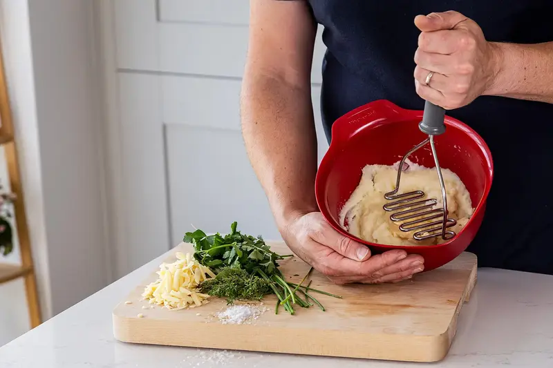 Картоплям'янка KitchenAid Coreline, 25,7 см, сірий (KAS008OHCGG) - фото - №6