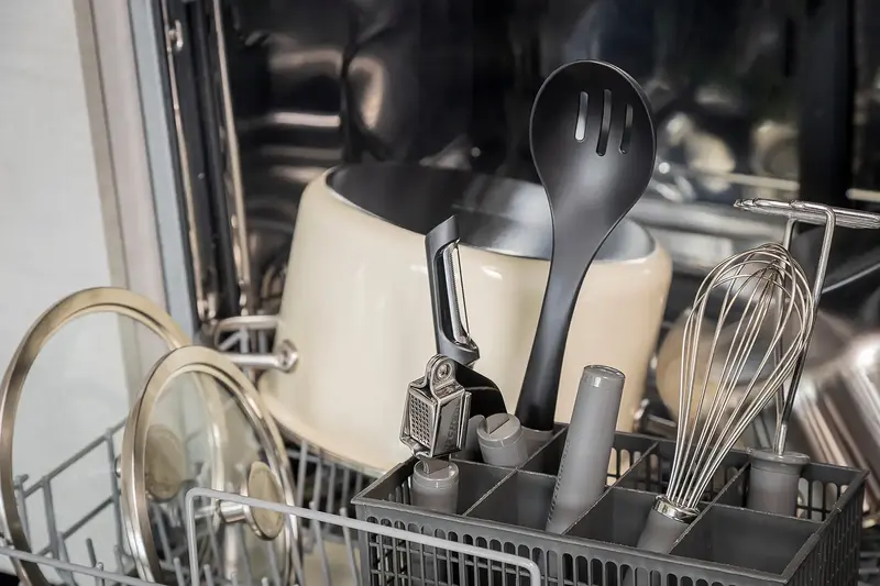 Ложка для сервірування з прорізами KitchenAid Coreline, 33,8 см, сірий (KAS004OHCGG) - фото - №5