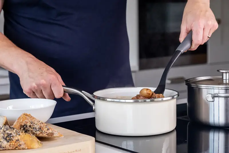 Ложка для сервірування з прорізами KitchenAid Coreline, 33,8 см, сірий (KAS004OHCGG) - фото - №6