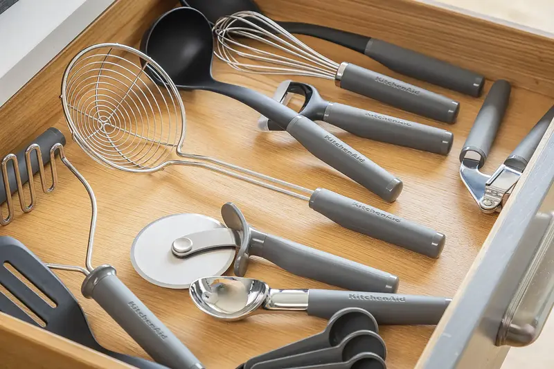 Ніж для піци KitchenAid Coreline, 22,7 см сірий (KAS113OHCGG) - фото - №7