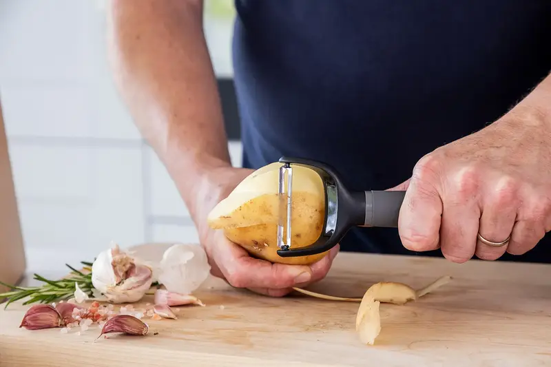 Овочечистка горизонтальна KitchenAid Coreline, 18,8 см, сірий (KAS145OHCGG) - фото - №10