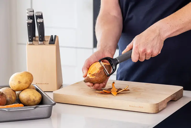 Овочечистка горизонтальна KitchenAid Coreline, 18,8 см, сірий (KAS145OHCGG) - фото - №6