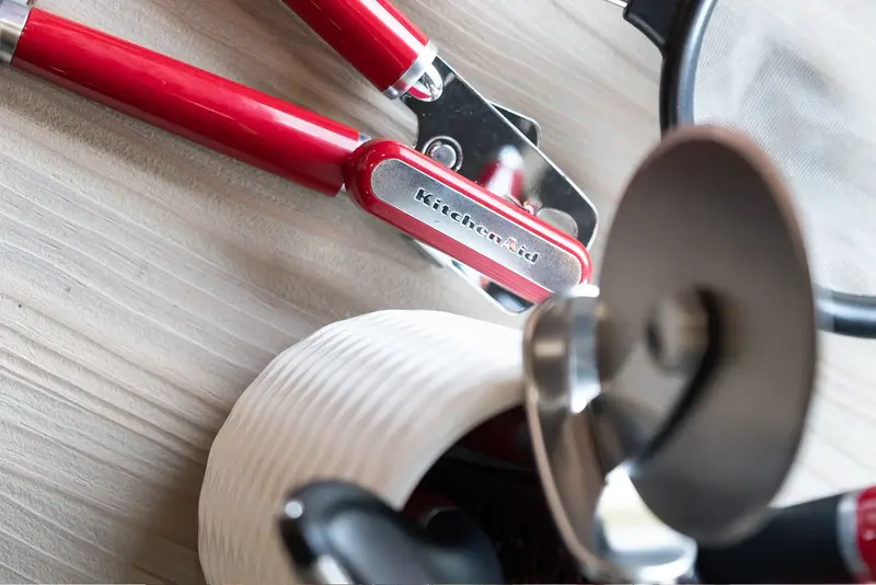 Відкривалка для банок та пляшок KitchenAid Coreline 21 см червоний (KAG199OHERE) - фото - №4