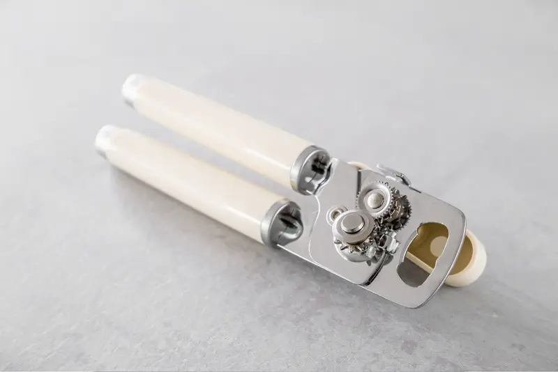 Відкривалка для банок та пляшок KitchenAid Coreline, 21 см, кремова (KAG199OHACE) - фото - №5